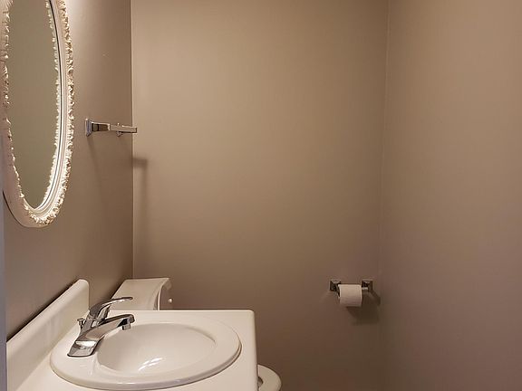 5th image of 10405 Victoria Dr APT 3