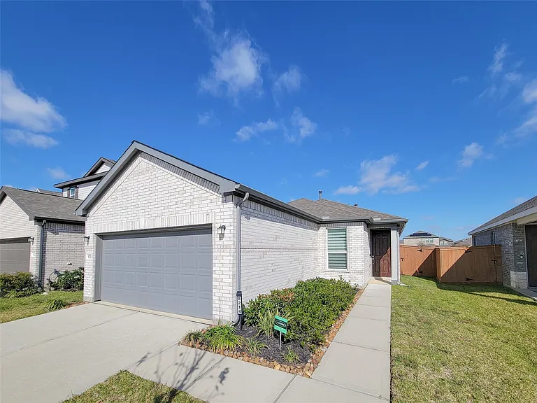 8214 Leisure Point Dr — Photo 1