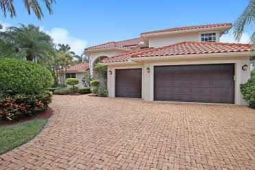 Home For Sale In Woodfield Country Club