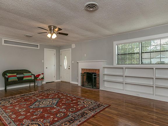 4th image of 1005 Hillcrest St