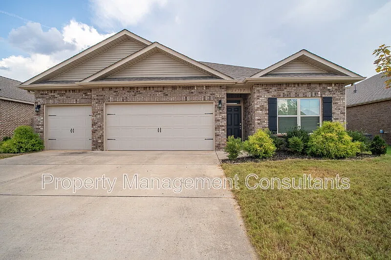 4 bed, 3.0 bath, 2019 sqft, $2,000 — Photo 2