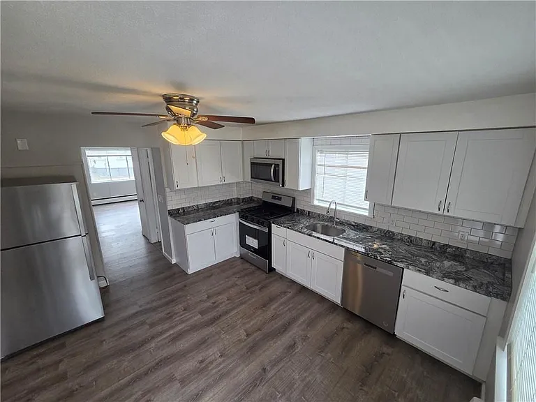 15 Barrows St #C — Photo 4