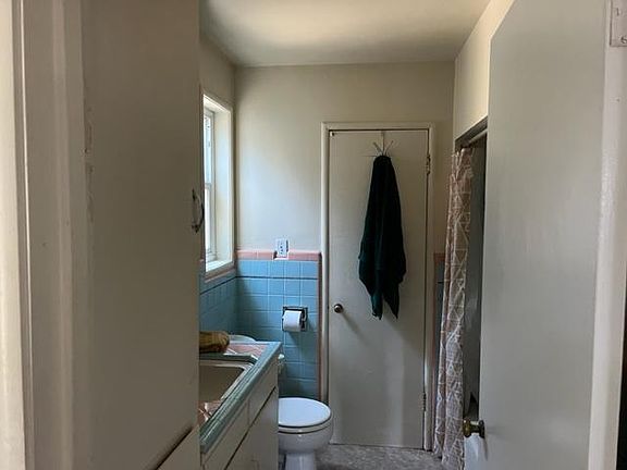 4th image of 117 Campbell St #D