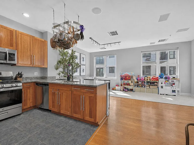 1200 Grand St #429 — Photo 1