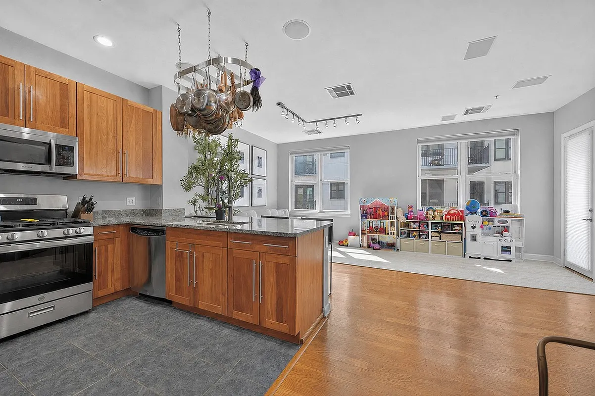 1200 Grand Street 429