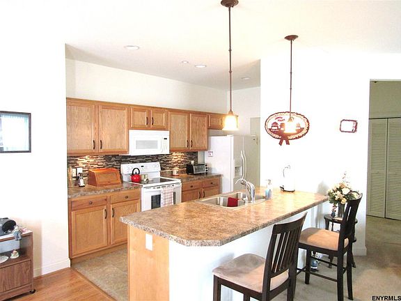 4th image of 405 Kelly Cir #405