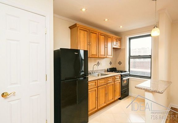 4th image of 719 4th Ave #3rd