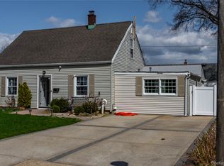 13 Peachtree Lane, Levittown, NY