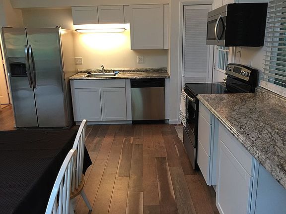 3rd image of 1249 Lakeview Dr