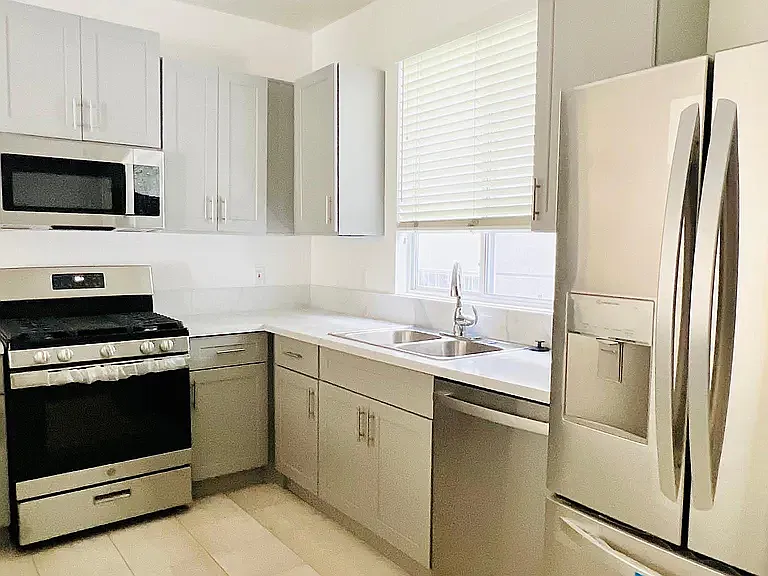 4742 Elmwood Ave #C — Photo 10