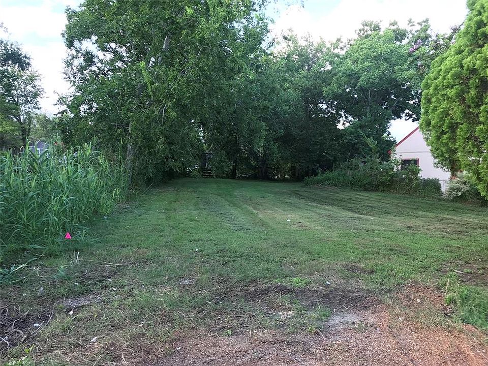 2nd image of 4527 Redbud St