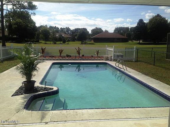 3rd image of 4943 Squires Dr