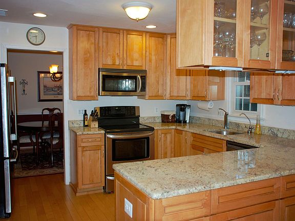 Upgraded kitchen cabinets and counters