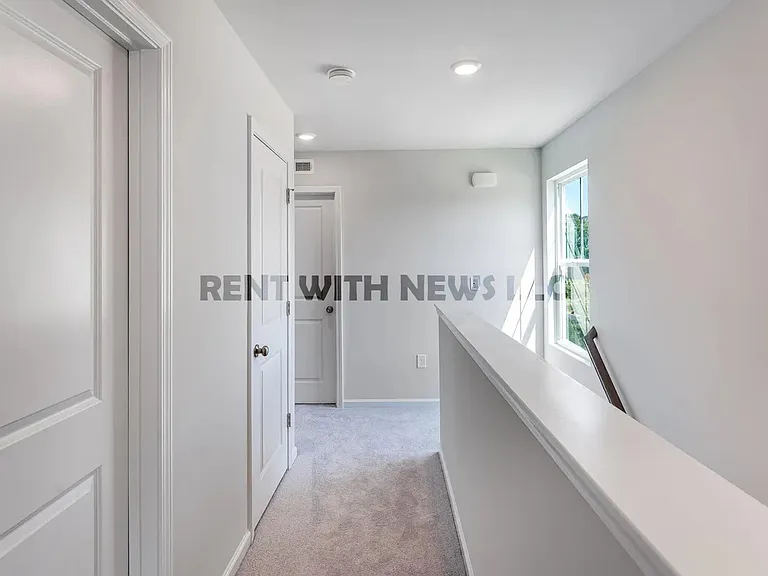 282 Paramount Dr — Photo 11