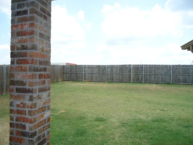 800 S Bouziden Dr — Photo 18