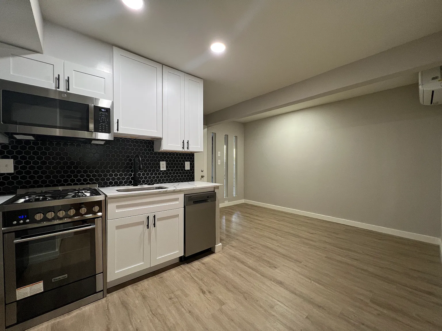 1 bed, 400 sqft, $1,195 — Photo 4