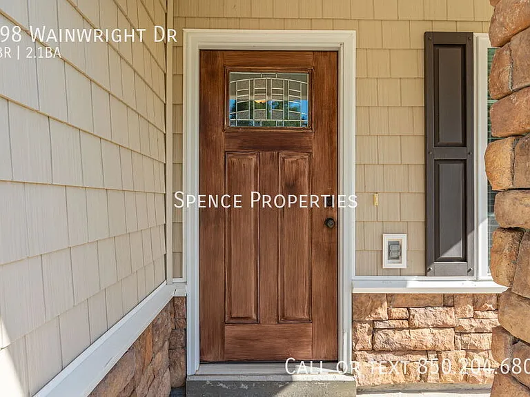 198 Wainwright Dr — Photo 3