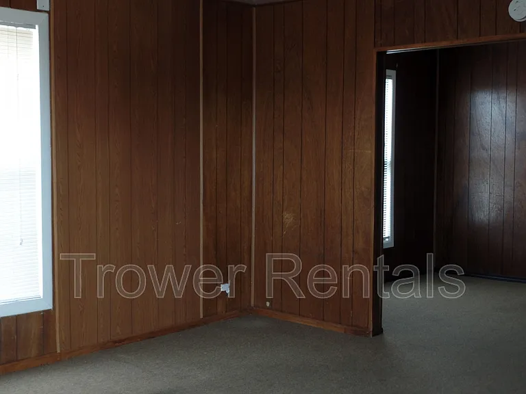 1010 Center Ave — Photo 3