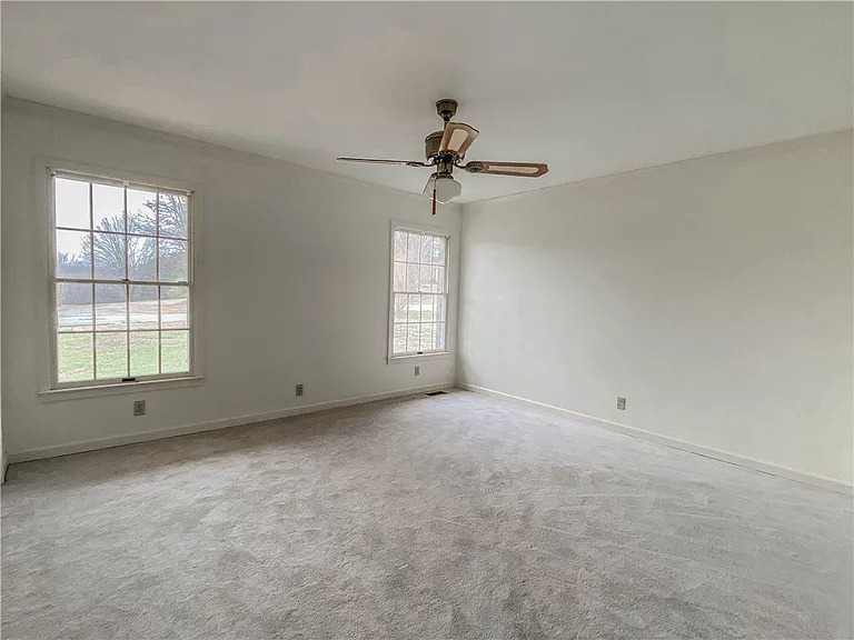 255 Starritt Ln — Photo 34