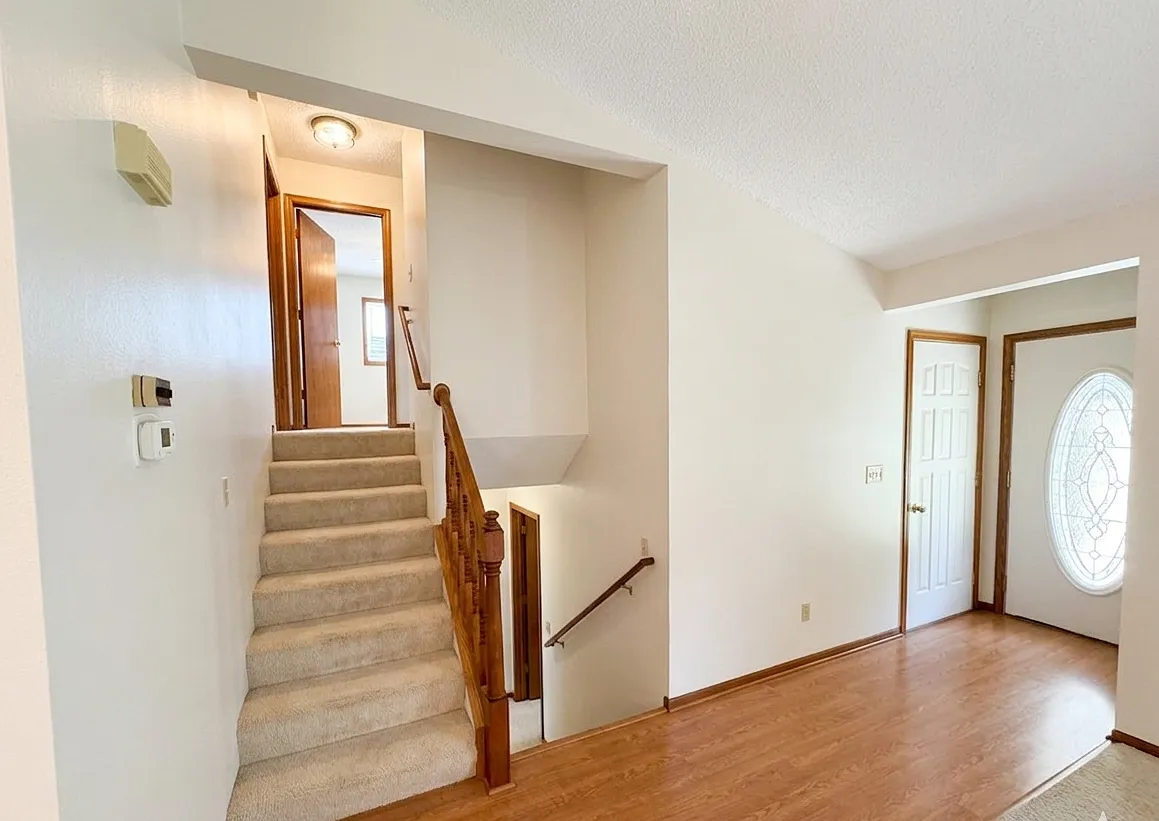 3 bed, 1900 sqft, $2,350 — Photo 2