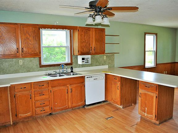 4th image of 205 E Earl St