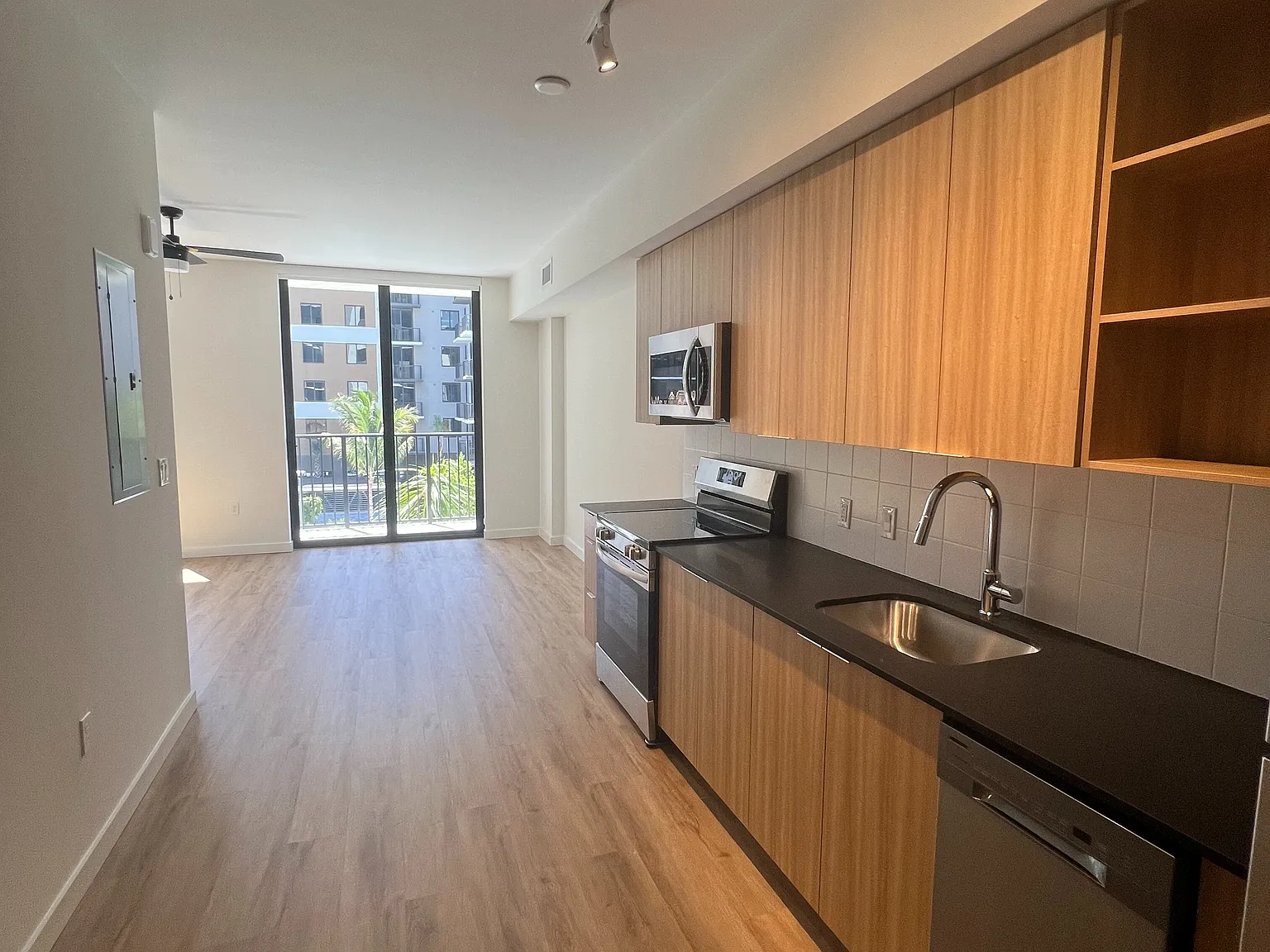 Studio, 1.0 bath, 675 sqft, $1,694 — Photo 1