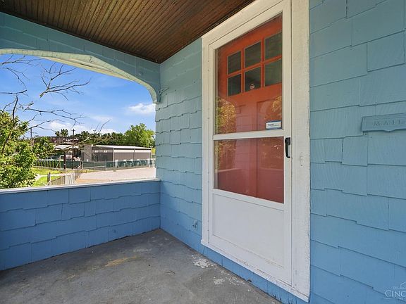 4th image of 5730 Carthage Ave