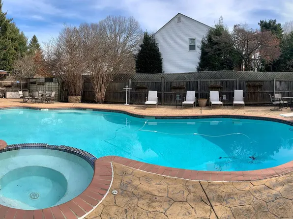12629 Lamp Post Ln, Potomac, MD 20854