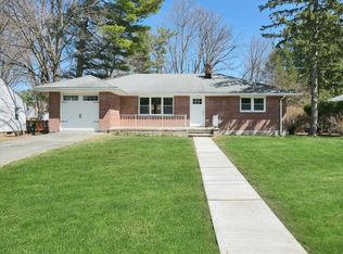 16 Briarwood Dr, Poughkeepsie, NY 12601