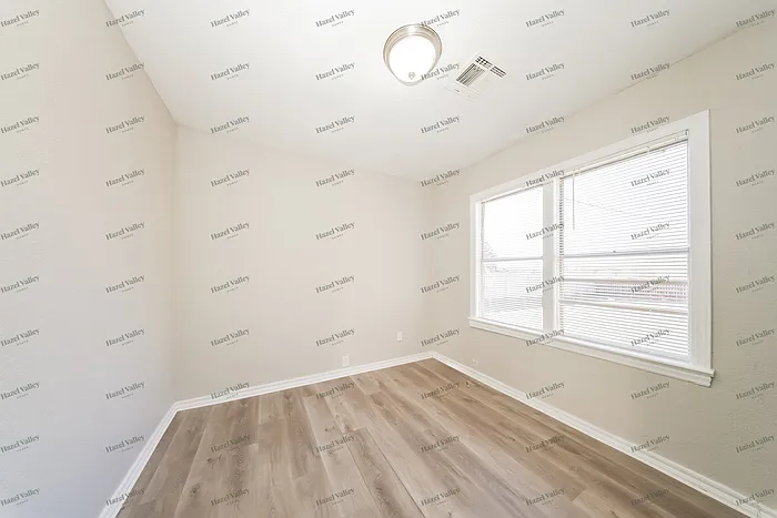 1517 Oelke Dr — Photo 10