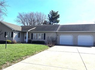 1 Westwood Dr, Hillsboro, IL 62049