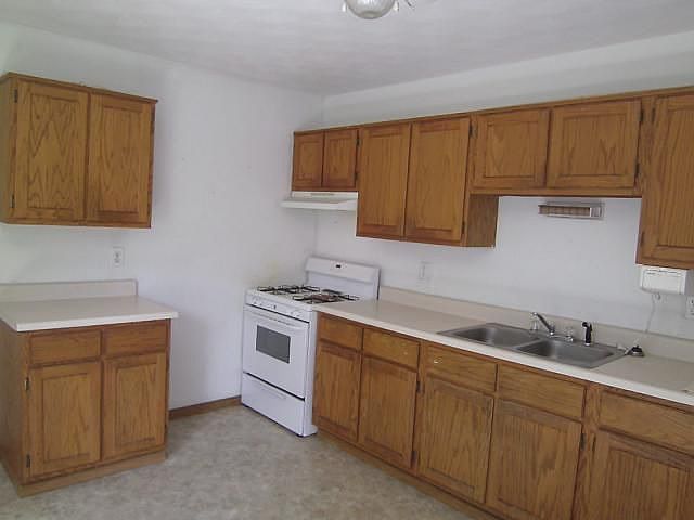 2nd image of 610 Pine St