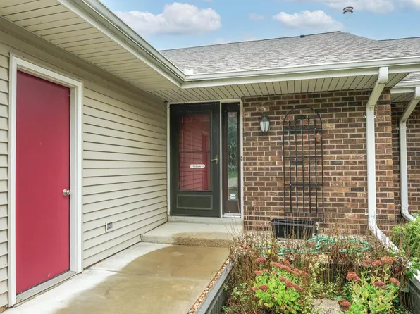 N49W36150 Nottingham LANE #12, Oconomowoc, WI 53066