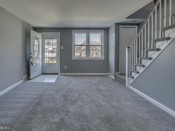 5th image of 705 Hillcrest Dr