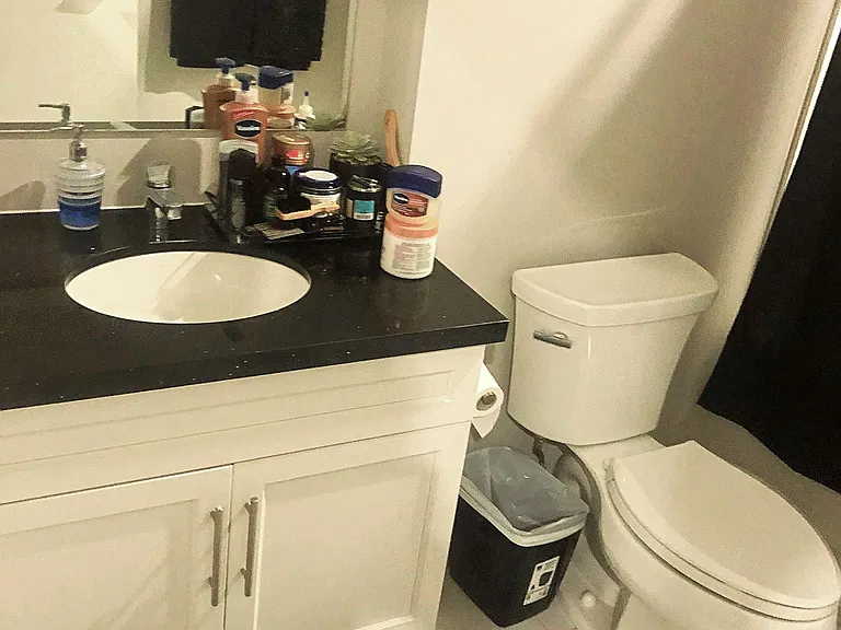 690 King St W #105 — Photo 9