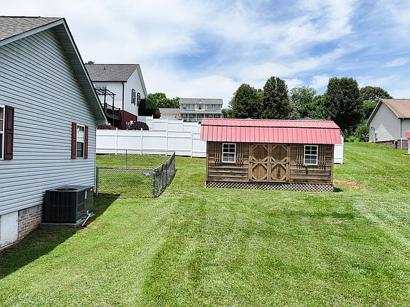 4th image of 555 Golden Harvest Cir