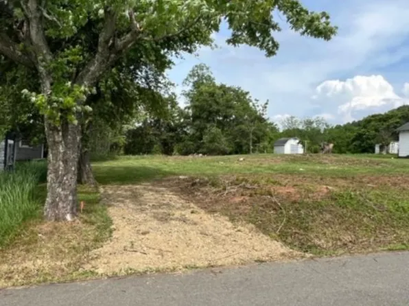 161 Petty Rd, Galax, VA 24333