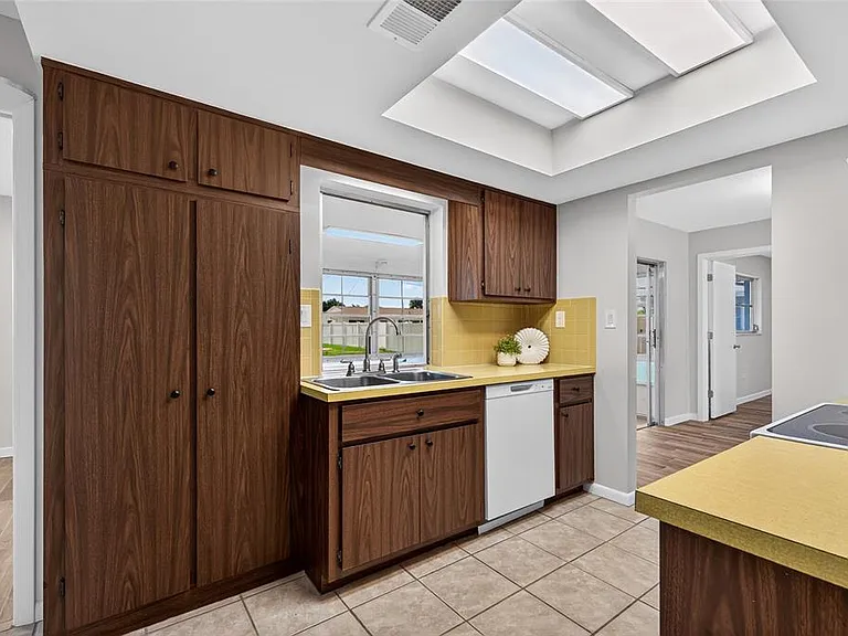 430 Sunnyside Dr — Photo 11