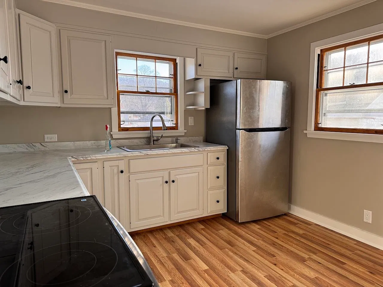 3 bed, 1.0 bath, 1170 sqft, $2,700 — Photo 3