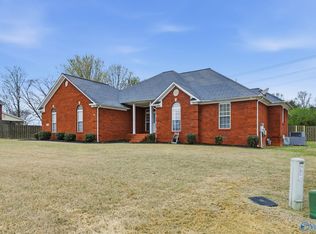 162 Whippoorwill Dr, Huntsville, AL 35811