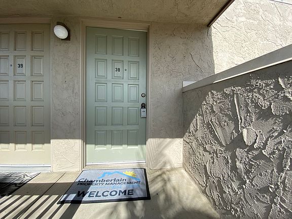 2nd image of 2585 Jefferson St #38