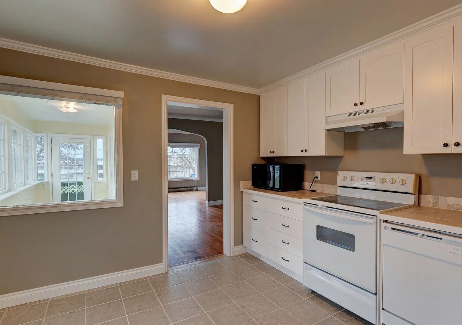 Pet Friendly 2 Bed, 1 Bath Home — Photo 3