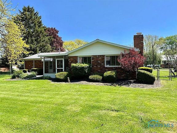3rd image of 808 Jackson Dr