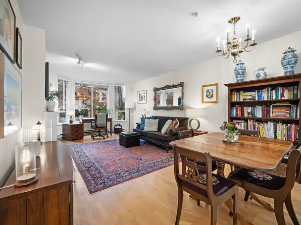 1230 Haro St #407, Vancouver, BC V6E 4J9