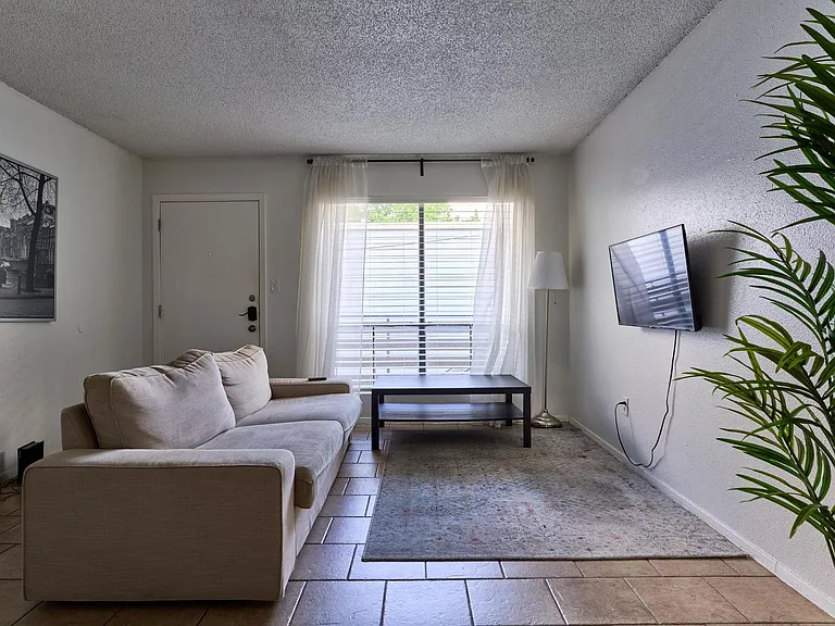 Peppertree Apartments — Photo 20