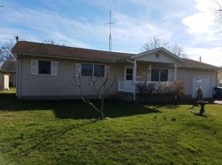 403 Cora St, Carmi, IL 62821