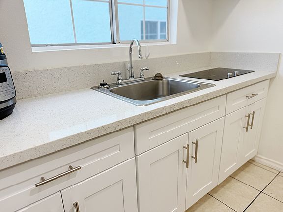 3rd image of 2536 Malabar St #1/2