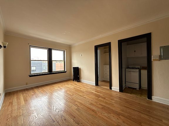 5th image of 3945 N Pulaski Rd #207