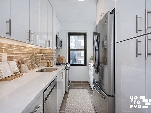4th image of 240 E 76th St APT 4M