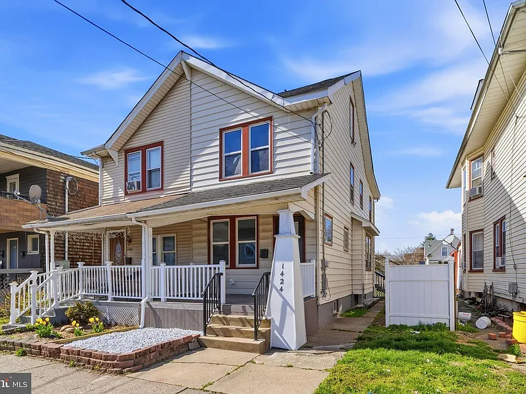 1424 Hamilton Ave — Photo 1
